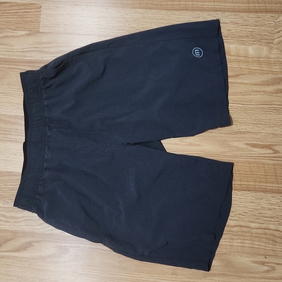 Travis Mathew ZIPLINE ACTIVE SHORT 7.5 IN size small - Picture 2 of 10